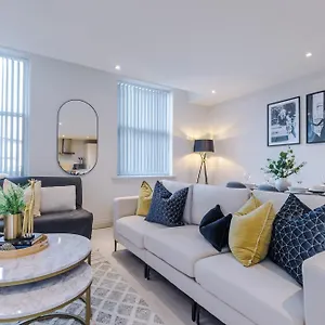 https://designer-central-leeds-home-by-purestay-sleeps-5.yorkshirehotels.net